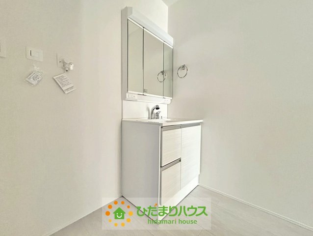 久喜市南７期　新築一戸建て　02　グラファーレの独立洗面台