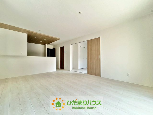 久喜市南７期　新築一戸建て　02　グラファーレの居間・リビング