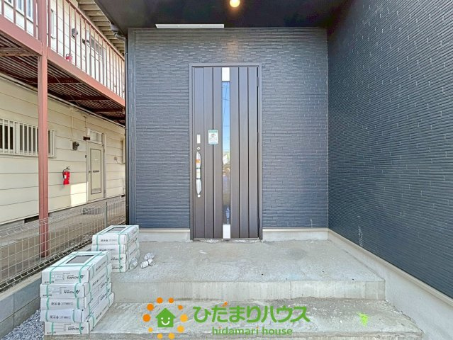 久喜市南７期　新築一戸建て　02　グラファーレの玄関