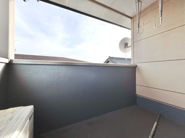 【中古戸建】太田市藪塚町のバルコニー|■バルコニー｜プライバシーが守られたインナーバルコニーは、くつろぎの空間としても、アウトドアの空間としても活躍をしてくれます。