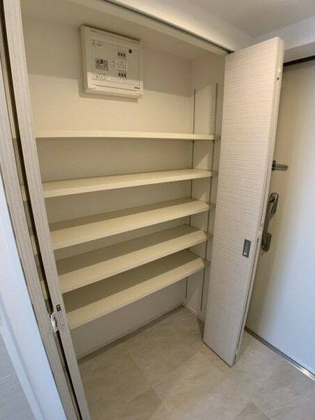 クレストタップ名古屋ウエストの玄関