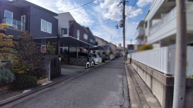 尼崎市塚口町　中古戸建の前面道路含む現地写真
