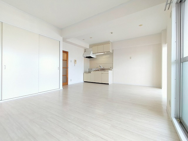 神戸市兵庫区西出町１丁目の賃貸マンションの居間・リビング|リビング