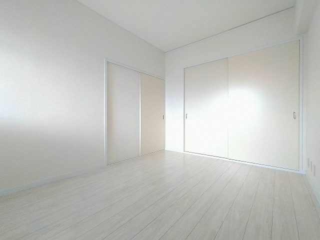 神戸市兵庫区西出町１丁目の賃貸マンションの周辺|洋室