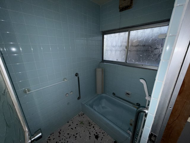 粟生新家　戸建住宅の浴室