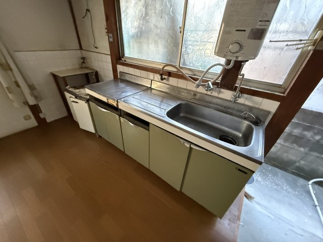 粟生新家　戸建住宅のキッチン