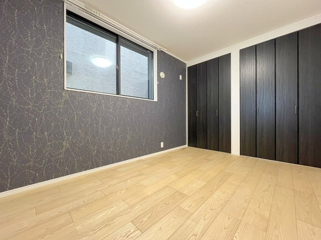 八潮市大瀬　新築戸建　全1棟の洋室|クローゼットが2ヶ所付いた洋室5.7帖