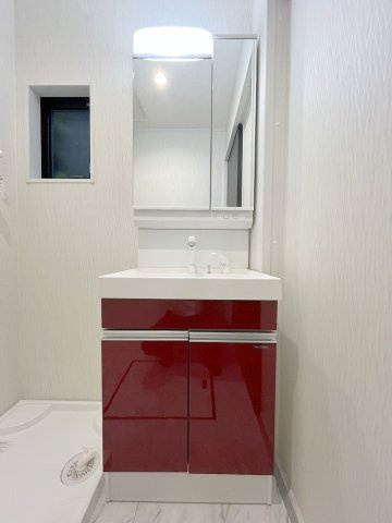 八潮市大瀬　新築戸建　全1棟の独立洗面台|シャワードレッサー付きで洗髪も可能です