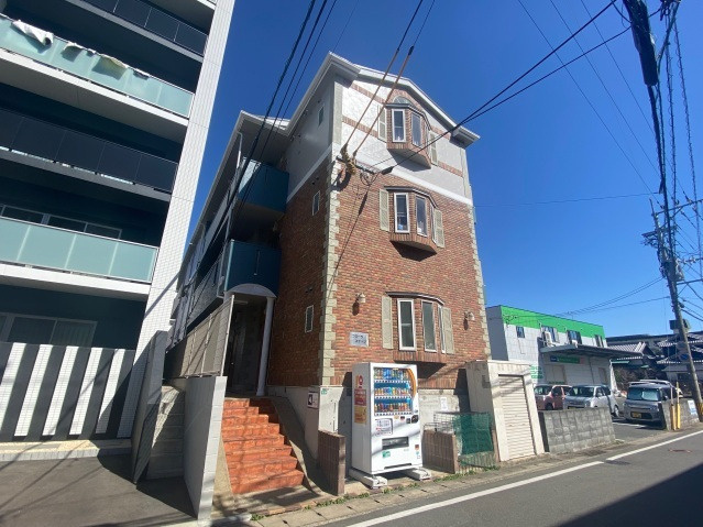 フローラステージ諸岡の外観