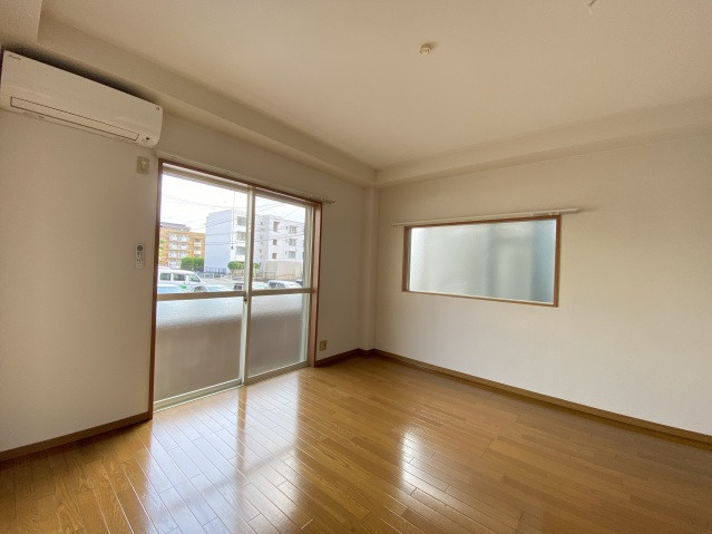 フローラステージ諸岡の居間・リビング