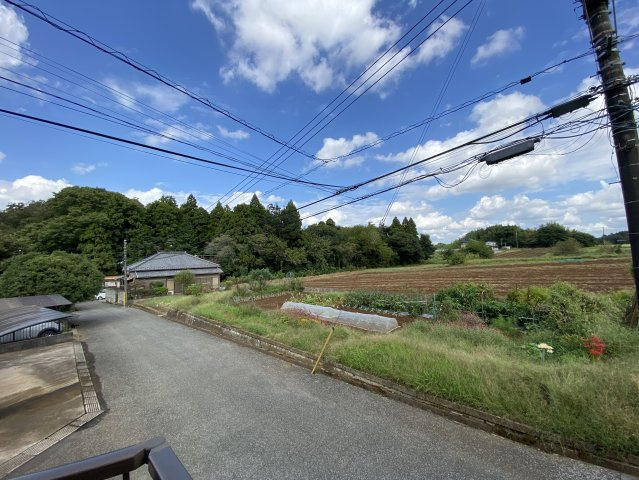 八街市八街ろ111中古建住宅の前面道路含む現地写真