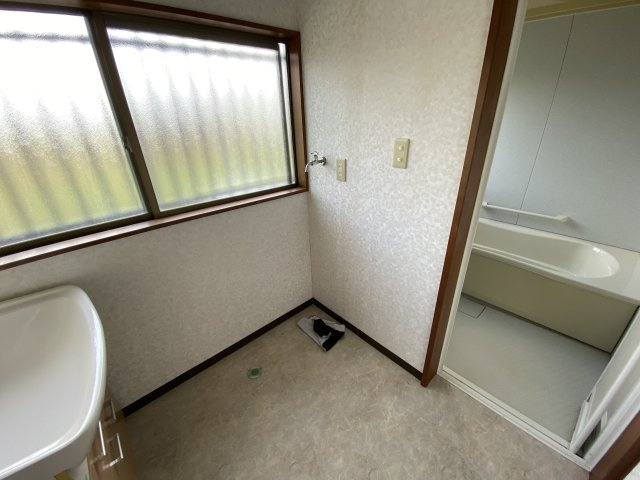 八街市八街ろ111中古建住宅の脱衣所