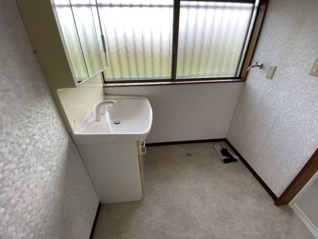 八街市八街ろ111中古建住宅の洗面所