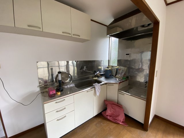 八街市八街ろ111中古建住宅のキッチン