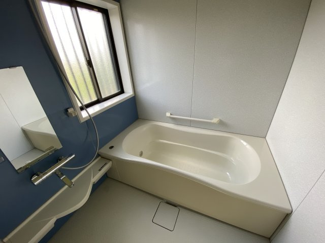 八街市八街ろ111中古建住宅の浴室