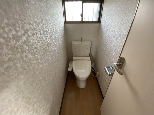 八街市八街ろ111中古建住宅のトイレ