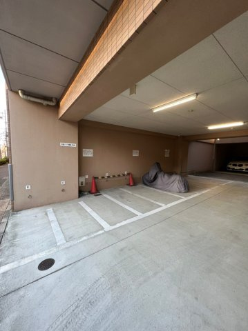 ランドハウス八事　名古屋市賃貸　仲介手数料無料の駐車場