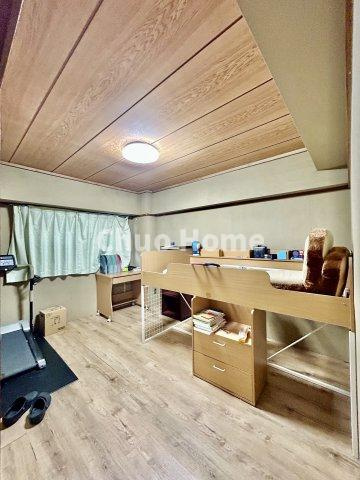 新小岩サマリヤマンションの寝室|【寝室】心と体をゆったりと安らげる主寝室。寝室のゆとりが大きい分だけ、暮らしの安らぎは深まります。一日の疲れを癒すだけでなく、ご夫婦の親密な語らいを紡ぎ出します