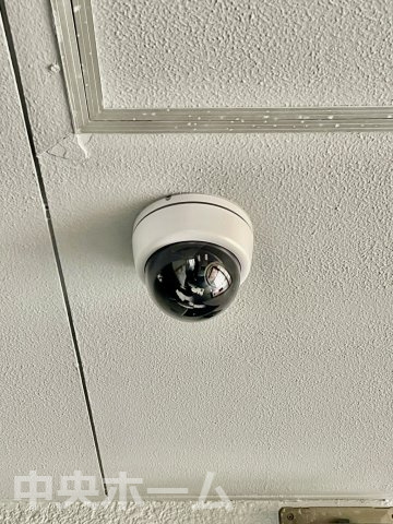 新小岩サマリヤマンションの防犯設備|【防犯カメラ】何かあった時の大事な証拠になることももちろんなりますが、防犯というくらいですので大事なのは防犯カメラがあることによって抑止力につながることですよね。