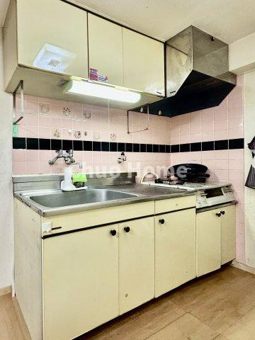 新小岩サマリヤマンションのキッチン|ワイドで収納豊富なシステムキッチン