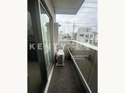 【バルコニー】 | プレール・ドゥーク下丸子 | 外からの目が気にならないバルコニーで洗濯物が干せます