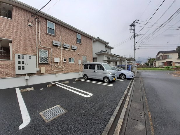 ビスキー　ローズの駐車場
