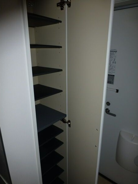 ノーチェ B棟の玄関