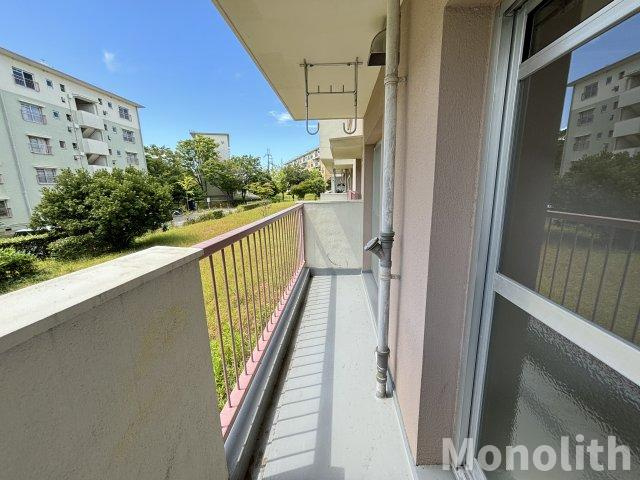 鶴山台36号棟のバルコニー