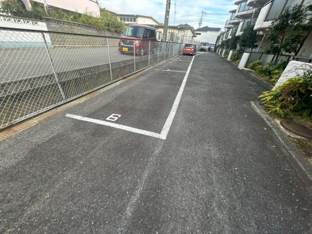 シェトワ西脇の駐車場