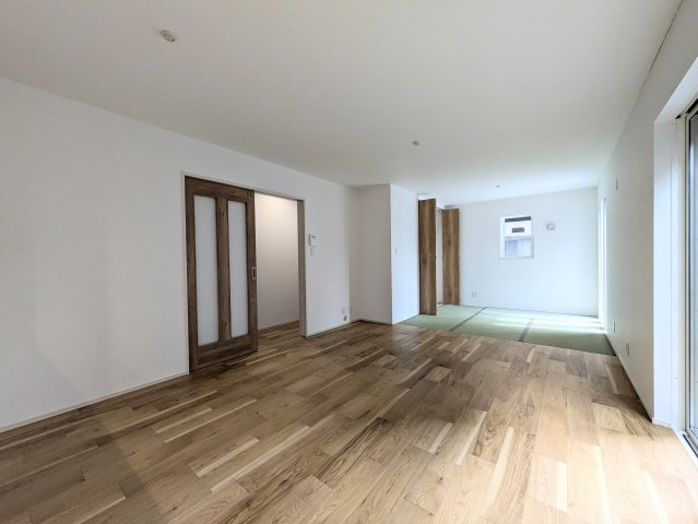 明石市大久保町山手台２丁目戸建２号棟の居間・リビング