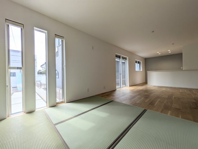 明石市大久保町山手台２丁目戸建２号棟の居間・リビング