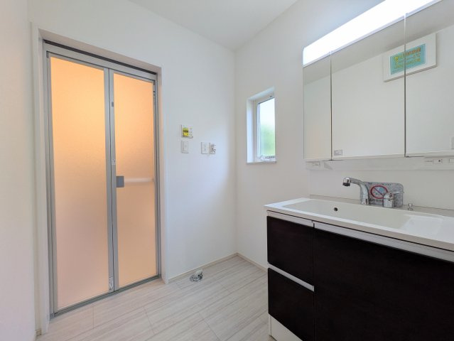 明石市大久保町山手台２丁目戸建２号棟の独立洗面台