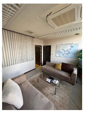 イーストビルの内装