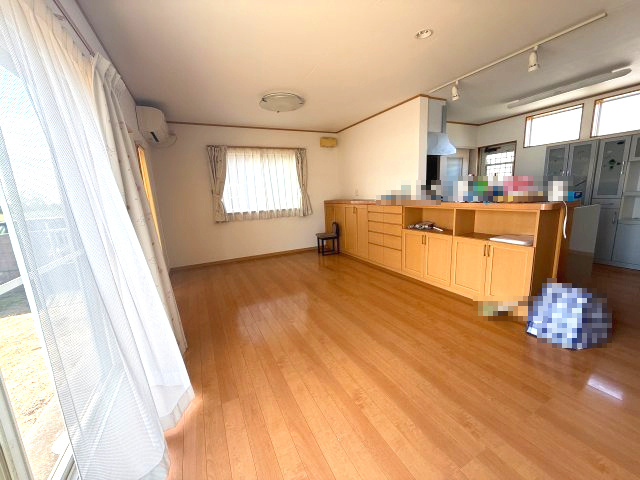 【居間・リビング】 | 【オール電化】神栖市知手中央8丁目中古戸建て