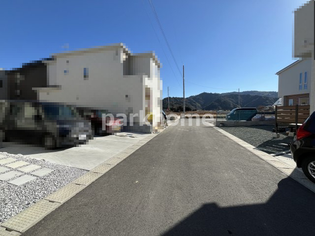 土佐市蓮池 -3期2棟1- 新築戸建ての前面道路含む現地写真|2026年1月中旬
