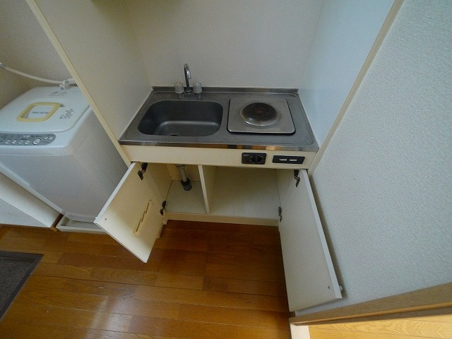 レオパレスナカノのキッチン|コンパクトなキッチンで掃除もラクラク