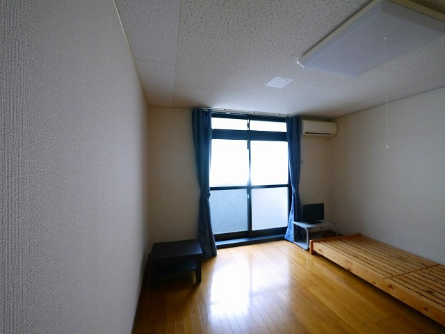 レオパレスナカノの居間・リビング|こちらの居間で趣味の時間をお楽しみください