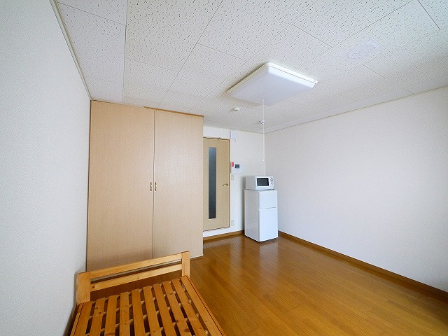 レオパレスナカノの居間・リビング