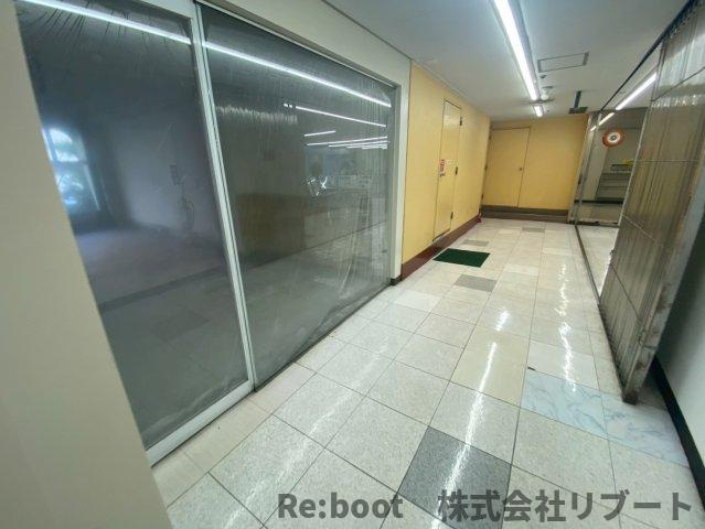 ファミリーコーポ南行商協ビルのエントランス