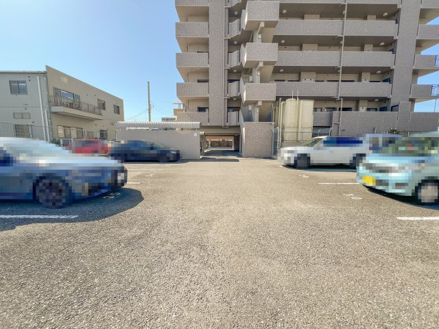 フォルツ南御座の駐車場