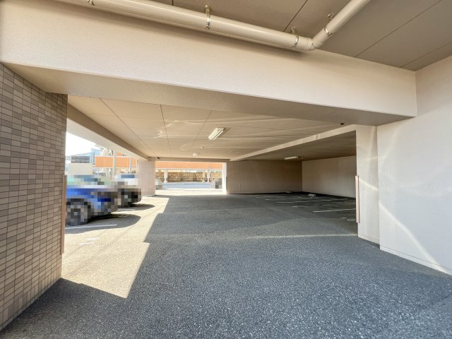 フォルツ南御座の駐車場