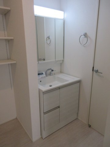 【仲介手数料無料】新築戸建　熊谷市上之2049-23（全2棟）の独立洗面台