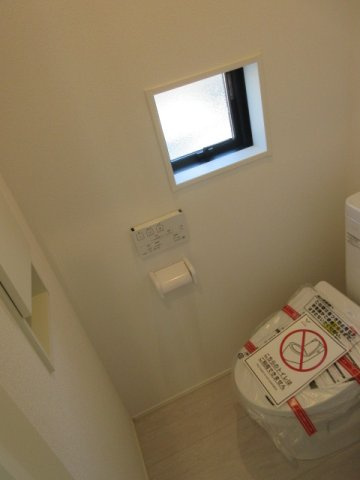 【仲介手数料無料】新築戸建　熊谷市上之2049-23（全2棟）のトイレ