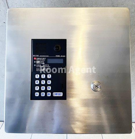 ルーエ本山のエントランス