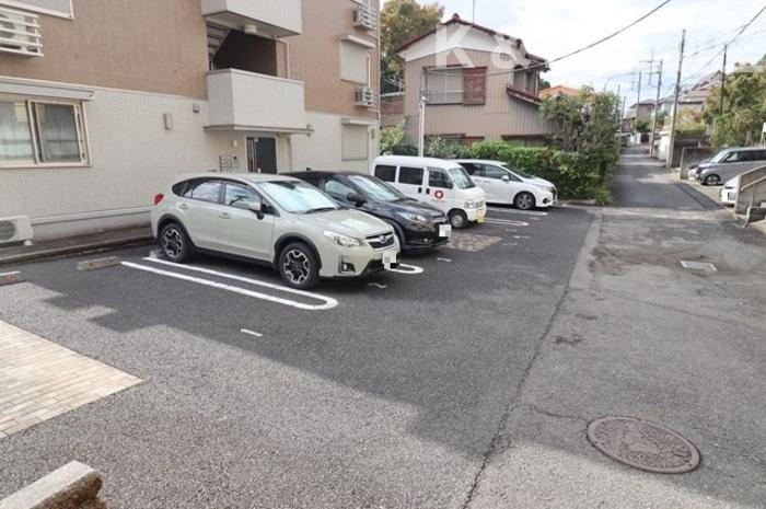 ウィステリアの駐車場|駐車スペースもあります