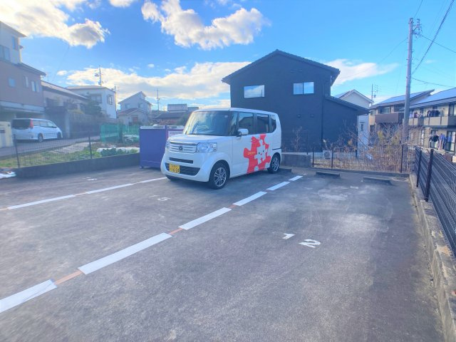 リヴェールの駐車場