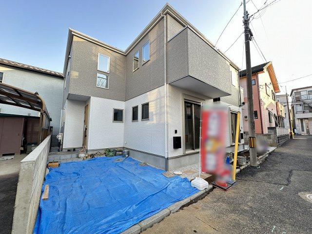 【外観】 | 志木市柏町1丁目　新築一戸建住宅　全2棟　(志木本店) | 現地（2026年1月）撮影／お車をお持ちの方に嬉しいカースペース付き