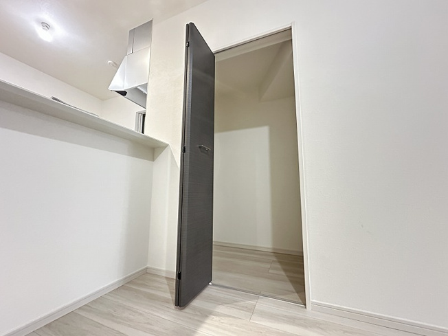 【収納】 | 志木市柏町1丁目　新築一戸建住宅　全2棟　(志木本店) | 日用品も片付けやすい、リビング収納