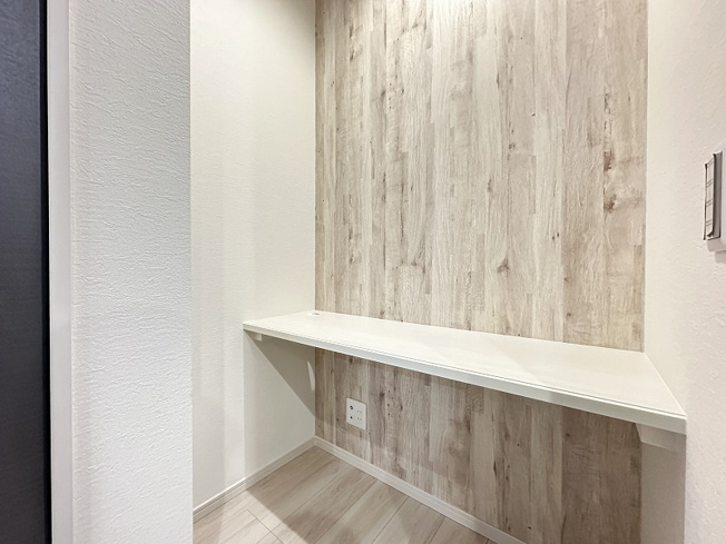 【居間・リビング】 | 志木市柏町1丁目　新築一戸建住宅　全2棟　(志木本店) | 学習も仕事もはかどる、リビングのスタディカウンター