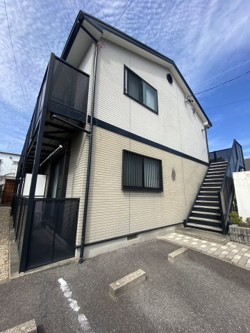 アンプルール ブワ ヒラの外観